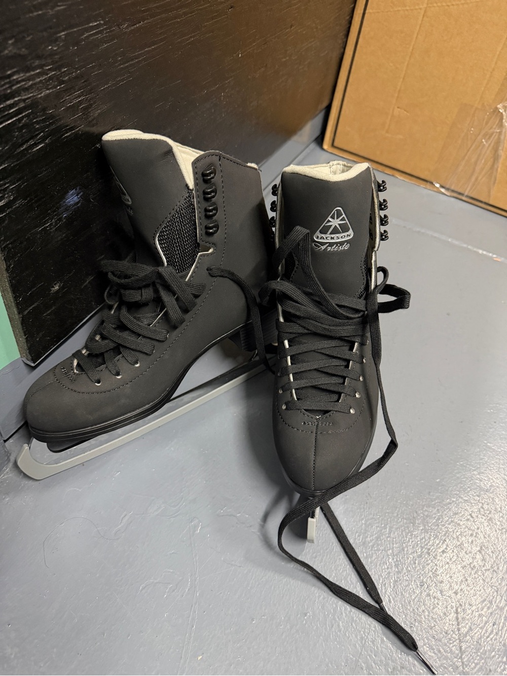 Jackson Artiste Figure Skates Black size women’s 7 artist skate.
New